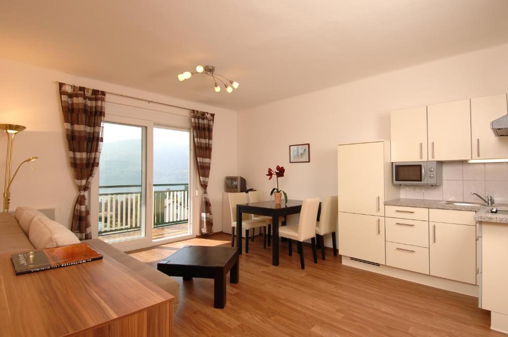 Appartementhotel Karawankenblick Portschach am Woerthersee Phòng bức ảnh